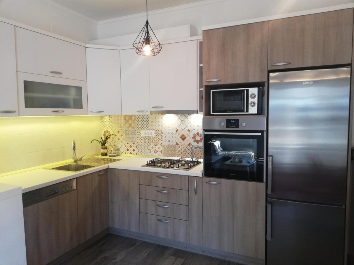 Apartman Komadina Hotel Макарска Екстериор снимка